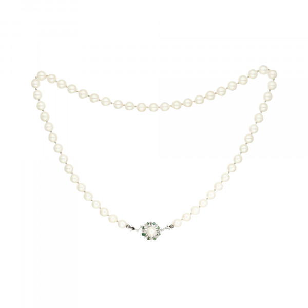 Perlenkette weiß 54 Perlen mit Schloss Weißgold 750 mit 8 Smaragden + 1 Perle